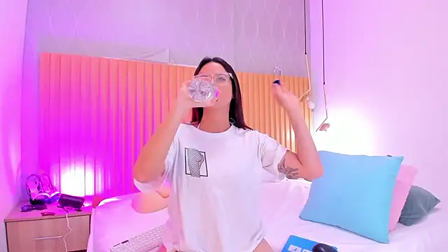 Snapshot of danaalamiri chatting on 09-22-25, 10:34 danaalamiri online show from 09-22-25, 10:34