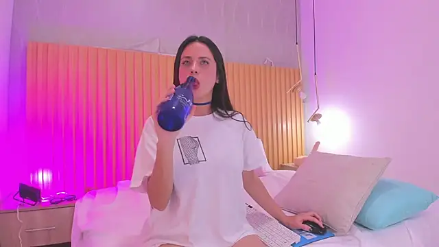 Snapshot of danaalamiri chatting on 09-28-25, 08:25 danaalamiri online show from 09-28-25, 08:25