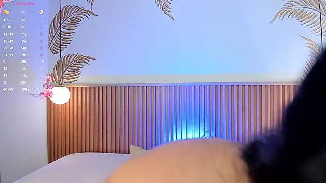 Snapshot of Valleriie_ chatting on 10-16-25, 02:18 Valleriie online show from 10-16-25, 02:18