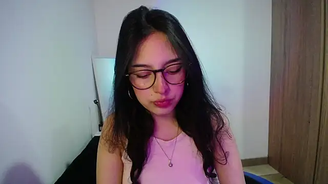 Snapshot of immisssilver chatting on 09-19-25, 01:40 immisssilver online show from 09-19-25, 01:40