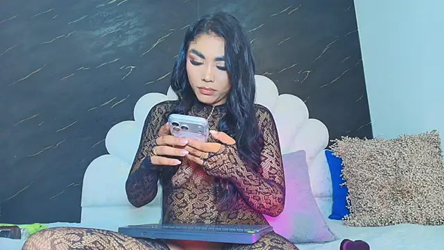 Snapshot of Roxana_gomez chatting on 05-25-26, 04:40 Roxana gomez online show from 05-25-26, 04:40