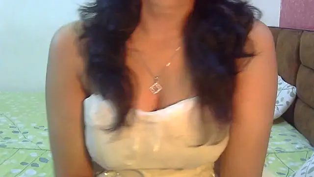 Snapshot of SONIYA_47 chatting on 05-08-26, 03:39 SONIYA 47 online show from 05-08-26, 03:39