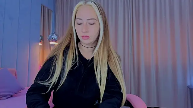 Reina Cummings online show from 11-09-25, 06:44