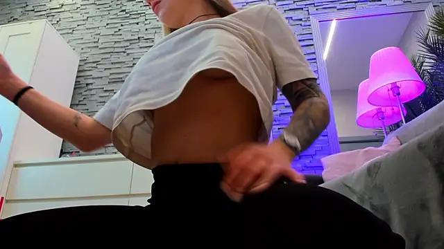 Reina Cummings online show from 04-20-26, 05:43