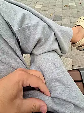 Snapshot of starvingo2002 chatting on 11-08-25, 02:45 starvingo2002 online show from 11-08-25, 02:45