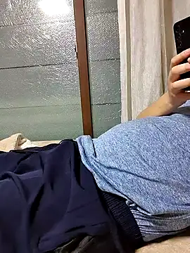 Snapshot of starvingo2002 chatting on 12-18-25, 08:53 starvingo2002 online show from 12-18-25, 08:53