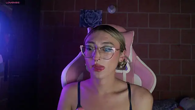 Andrea camilaaa online show from 04-21-26, 01:42