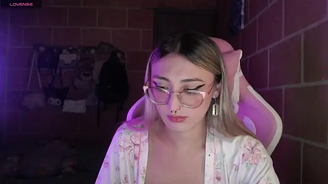 Andrea camilaaa online show from 07-18-26, 05:22