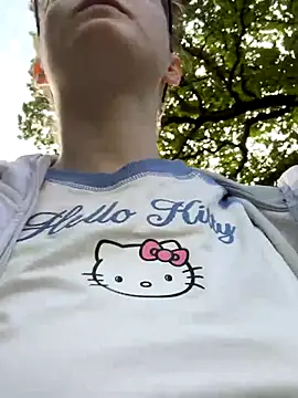 Snapshot of raen001 chatting on 09-11-25, 07:52 raen001 online show from 09-11-25, 07:52