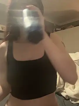 Snapshot of raen001 chatting on 10-30-25, 05:35 raen001 online show from 10-30-25, 05:35