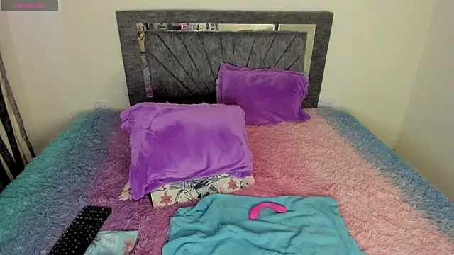 Laurasofia01 online show from 04-18-26, 07:58