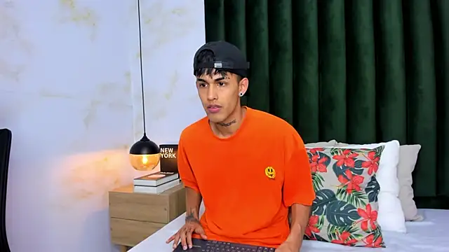 Thiago twink online show from 10-21-25, 07:58