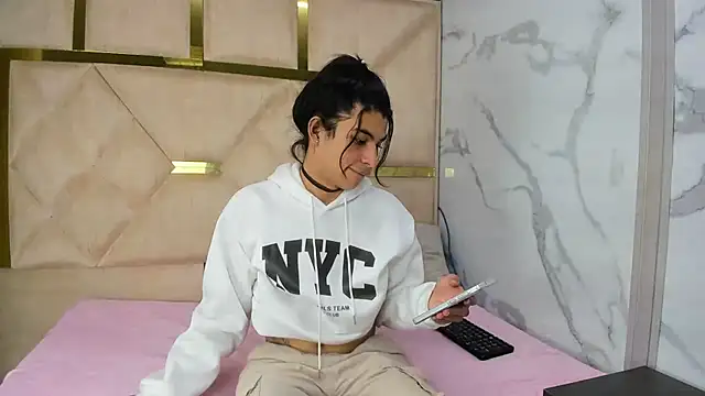 Snapshot of Allisonts69 chatting on 11-14-25, 03:49 Allisonts69 online show from 11-14-25, 03:49