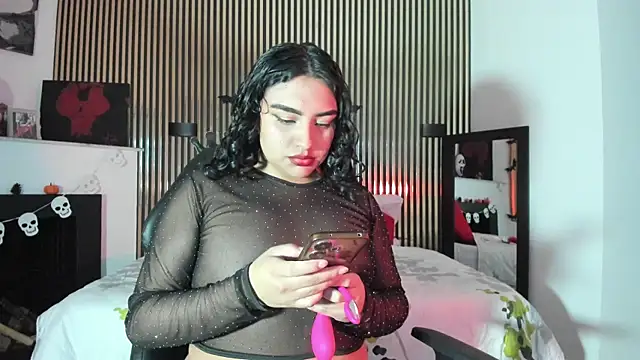 Snapshot of SyraPalmer chatting on 10-21-25, 03:29 SyraPalmer online show from 10-21-25, 03:29