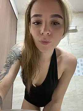 Snapshot of karla-thomsom10 chatting on 09-14-25, 01:05 karla-thomsom10 online show from 09-14-25, 01:05