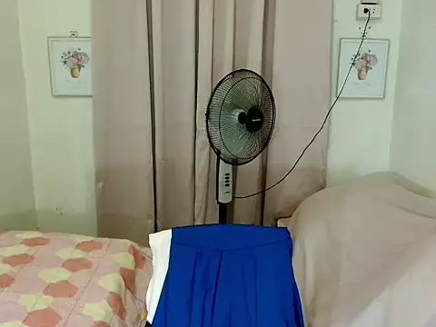 gorgeousYNEZ22 online show from 04-28-26, 12:53