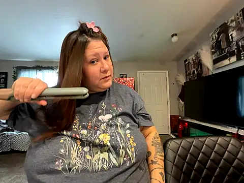 Snapshot of JizzyJazzunleashed chatting on 11-19-25, 04:18 JizzyJazzunleashed online show from 11-19-25, 04:18