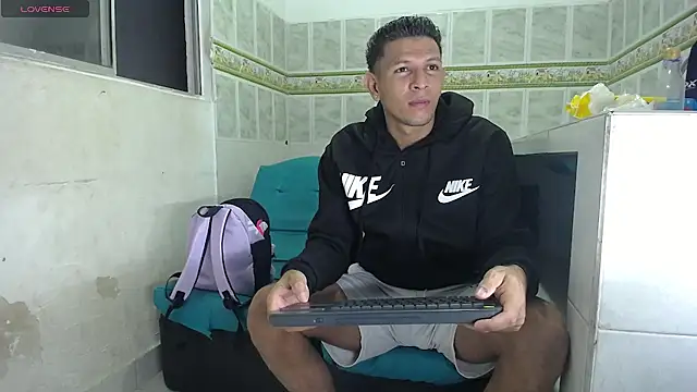 Snapshot of lindoshot_sexlove chatting on 09-20-25, 03:40 lindoshot sexlove online show from 09-20-25, 03:40