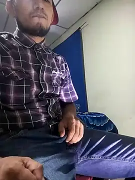 Snapshot of Bosssweet22cm chatting on 10-29-25, 04:37 Bosssweet22cm online show from 10-29-25, 04:37