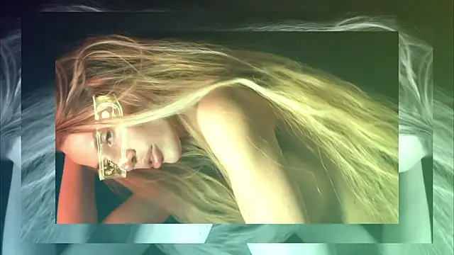 Snapshot of Alvuwkaa chatting on 11-16-25, 01:28 Alvuwkaa online show from 11-16-25, 01:28