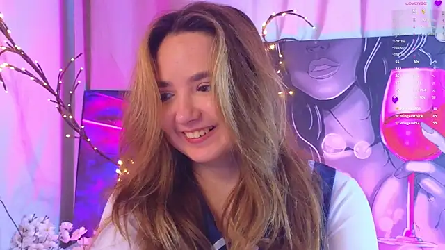 Snapshot of LucilleMcBride chatting on 12-05-25, 07:17 LucilleMcBride online show from 12-05-25, 07:17