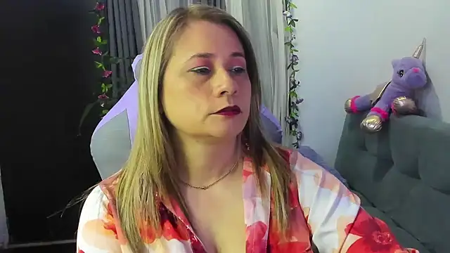 Snapshot of milagros_latina75 chatting on 12-02-25, 11:34 milagros latina75 online show from 12-02-25, 11:34