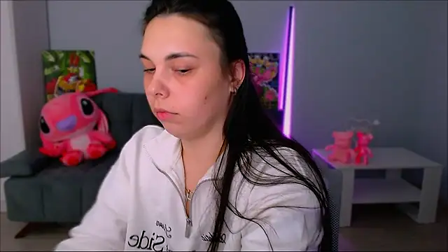 queenofthesense  online show from 10-24-25, 05:42