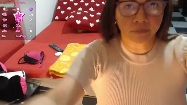 Snapshot of hiilarybrown chatting on 02-25-26, 01:26 hiilarybrown online show from 02-25-26, 01:26