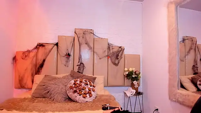 Snapshot of salem_rose chatting on 10-27-25, 07:40 salem rose online show from 10-27-25, 07:40