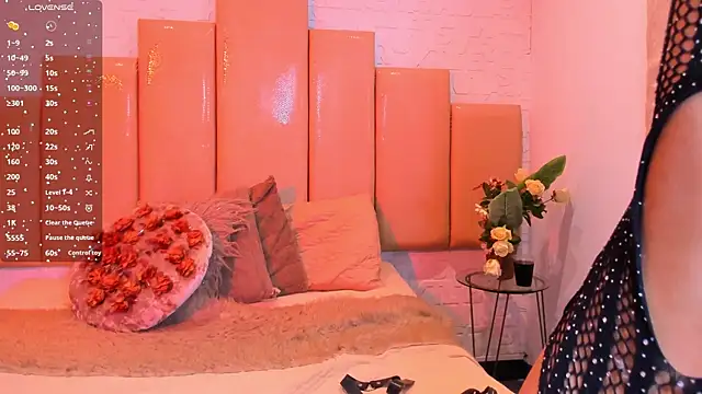 Snapshot of salem_rose chatting on 11-13-25, 08:08 salem rose online show from 11-13-25, 08:08