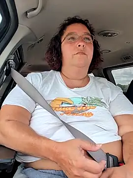 Snapshot of lil-gemini-hippy chatting on 06-18-26, 04:00 lil-gemini-hippy online show from 06-18-26, 04:00