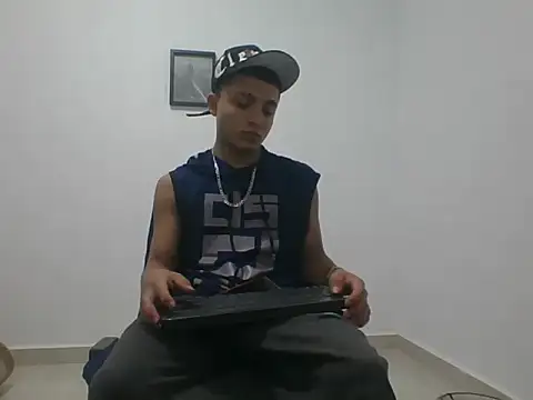 Snapshot of yissus_20_ chatting on 11-06-25, 04:35 yissus 20 online show from 11-06-25, 04:35