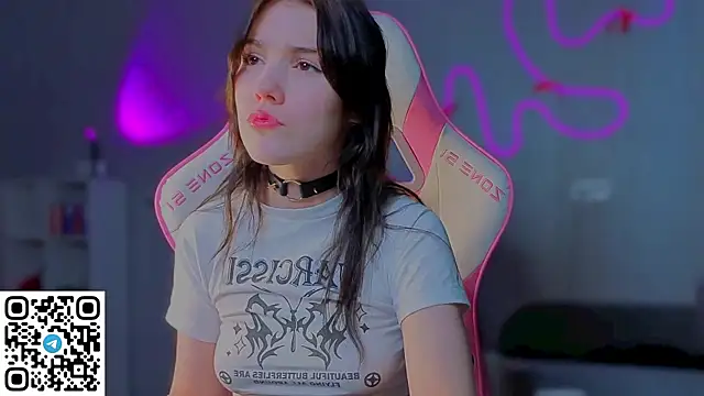 Snapshot of Sophie_SkyAngel chatting on 03-05-26, 12:56 Sophie SkyAngel online show from 03-05-26, 12:56