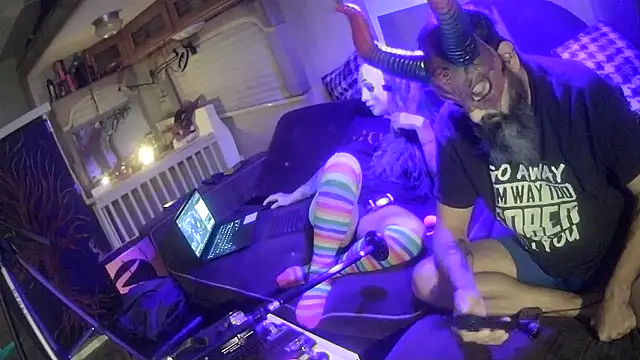 Snapshot of jamiezlilith chatting on 10-15-25, 12:22 jamiezlilith online show from 10-15-25, 12:22