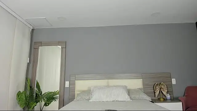 Snapshot of Alaiaguerra chatting on 09-20-25, 07:37 Alaiaguerra online show from 09-20-25, 07:37