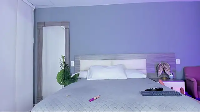 Snapshot of Alaiaguerra chatting on 09-22-25, 02:41 Alaiaguerra online show from 09-22-25, 02:41