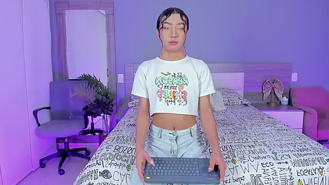 Snapshot of Alaiaguerra chatting on 10-15-25, 07:58 Alaiaguerra online show from 10-15-25, 07:58