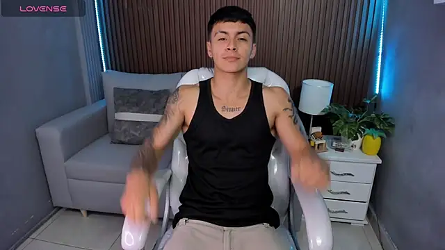 Leo santoro online show from 11-28-25, 01:36