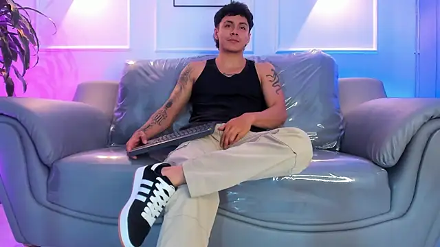 Leo santoro online show from 03-25-26, 02:23