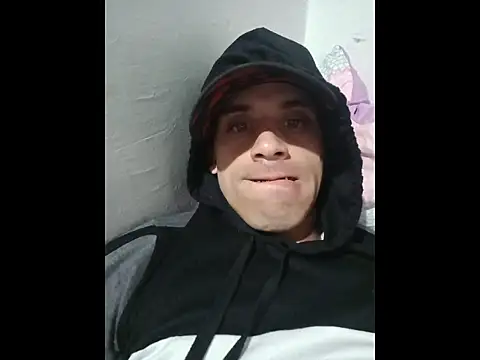 Snapshot of alex-golden chatting on 11-29-25, 02:14 alex-golden online show from 11-29-25, 02:14