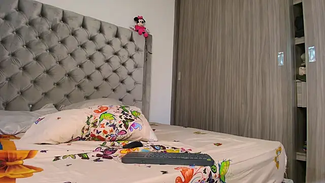 Snapshot of dreamsussi chatting on 10-28-25, 10:23 dreamsussi online show from 10-28-25, 10:23