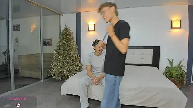 Bisexlifehot   online show from 11-24-25, 11:15