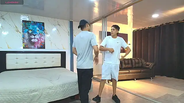 Bisexlifehot   online show from 04-21-26, 11:07