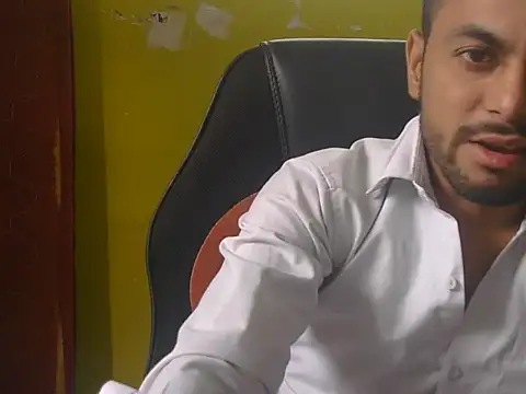 Snapshot of ursdreamperson chatting on 06-16-26, 01:19 ursdreamperson online show from 06-16-26, 01:19