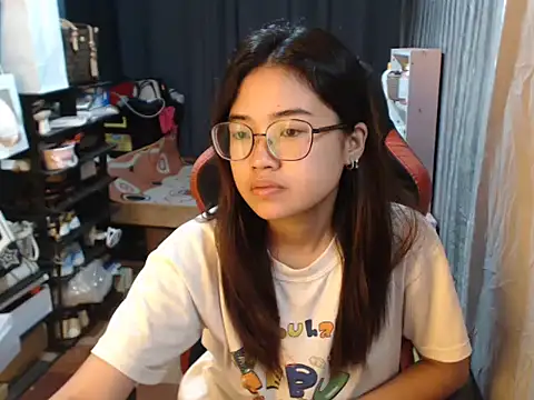 Snapshot of urhoneybunny25 chatting on 10-10-25, 11:26 urhoneybunny25 online show from 10-10-25, 11:26