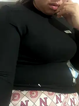 Snapshot of Nhung584 chatting on 12-21-25, 12:34 Nhung584 online show from 12-21-25, 12:34