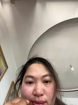 Snapshot of Nhung584 chatting on 01-10-26, 05:09 Nhung584 online show from 01-10-26, 05:09