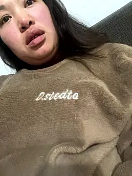 Snapshot of Nhung584 chatting on 01-16-26, 01:15 Nhung584 online show from 01-16-26, 01:15