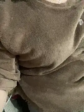 Snapshot of Nhung584 chatting on 01-18-26, 12:20 Nhung584 online show from 01-18-26, 12:20