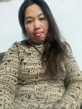 Snapshot of Nhung584 chatting on 03-16-26, 12:09 Nhung584 online show from 03-16-26, 12:09